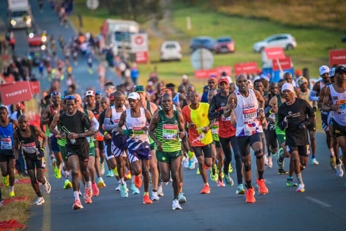 Illustration — Comrades Marathon 2026 : la 99e édition Up Run part de Durban ce dimanche ;  85,7 km, 22 000 coureurs, slogan « Ska Fela Moya »