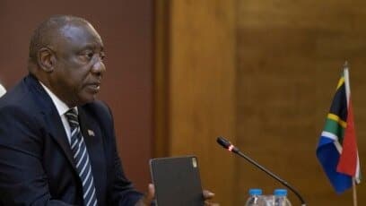 Illustration — Afrique du Sud : Ramaphosa durcit la vis sur l'immigration, 10 000 inspecteurs et expulsions accélérées