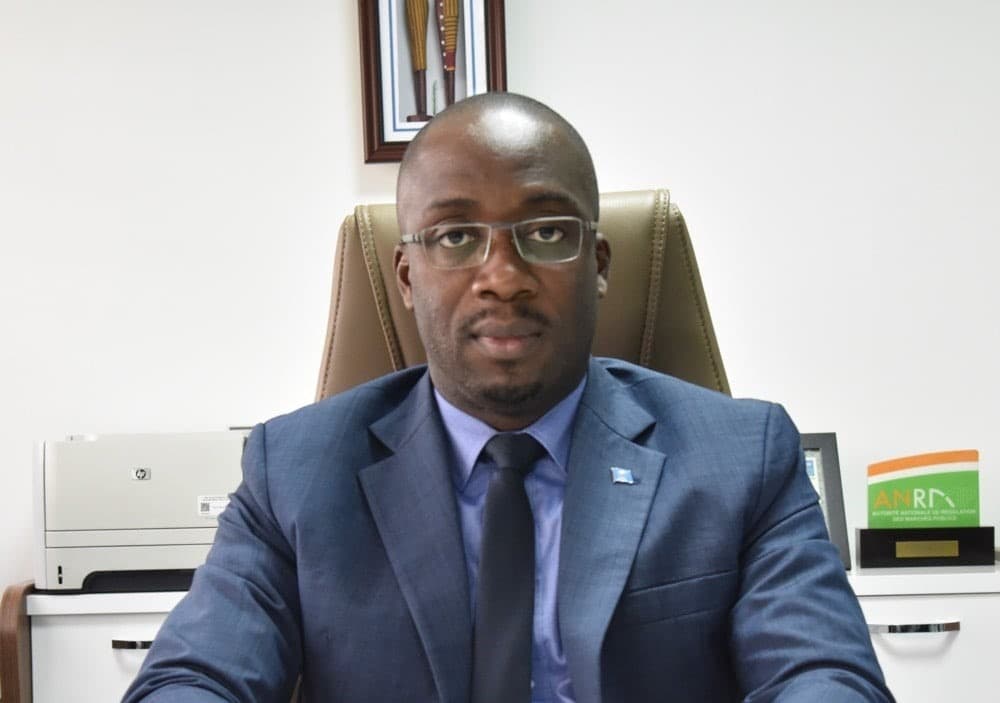 Illustration — Côte d'Ivoire : l'ARCOP audite 21 000 marchés publics et exclut près de 180 entreprises, Dr Ouattara Oumar détaille la riposte anti-fraude