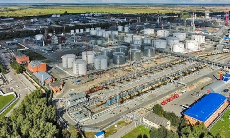 Illustration — Nigeria : la raffinerie Dangote fait chuter de 23 % les importations de carburant en Afrique de l'Ouest, Lagos exporte vers le Ghana et la CI
