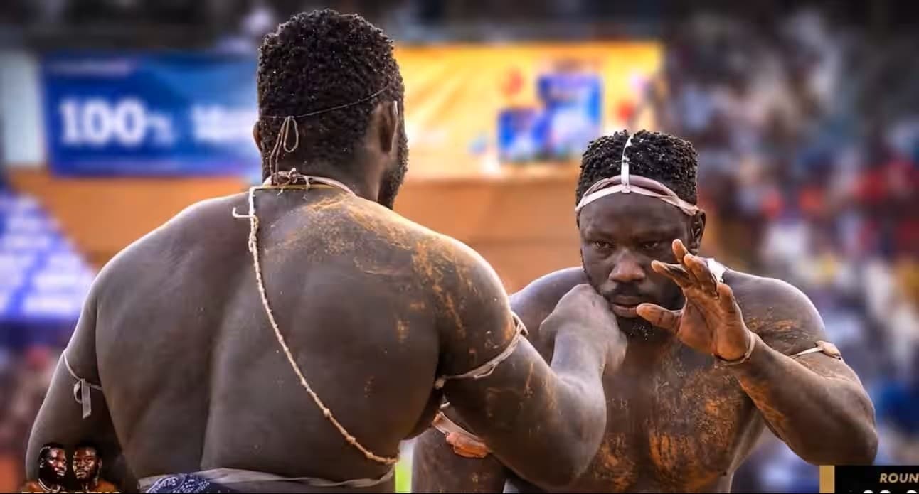 Illustration — Sénégal : Reug Reug écrase Boy Niang 2, le stade explose, la lutte reprend ses droits