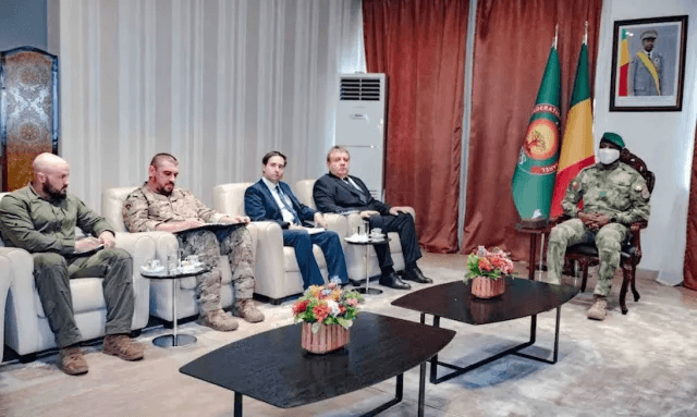 Illustration — Goïta reçoit l'ambassadeur russe après les attaques : le premier signal politique de Bamako