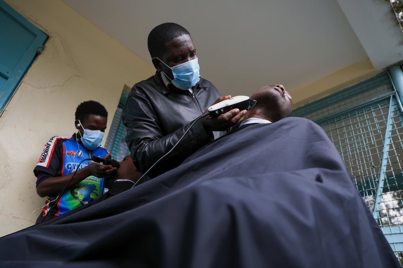 Illustration — Kenya : à l'hôpital Mathari de Nairobi, des coiffeurs redonnent dignité aux patients, « Je me sens vivant » : l'initiative Uniquely Gifted au service de la santé mentale