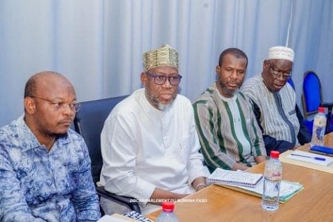 Illustration — Burkina Faso : le MEBAPLN lance la plateforme numérique des résultats du CEP 2026, resultats.examens.gov.bf accessible sur mobile