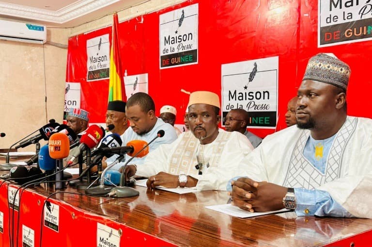 Illustration — Guinée : sept partis contestent les résultats provisoires du double scrutin, recours à la Cour suprême et demande de recomptage