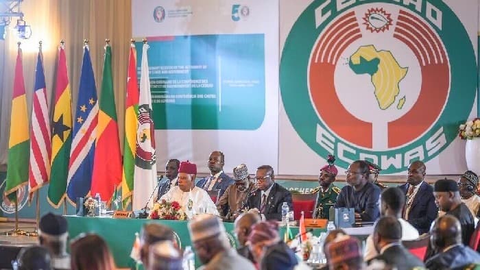 Illustration — Guinée : Conakry prépare son retour diplomatique total, premier sommet CEDEAO à Freetown le 19 juillet et Forum Royaume-Uni-Afrique de l'Ouest francophone en octobre