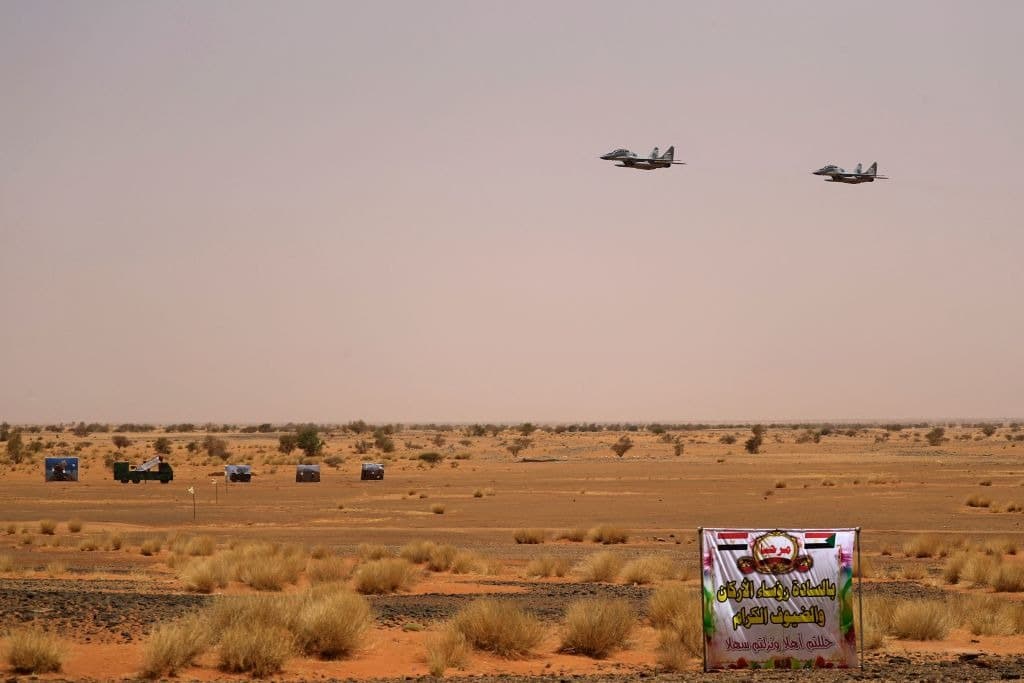 Illustration — Égypte : frappes et déploiement militaire dans le désert sud-est — Le Caire durcit sa posture face à la guerre au Soudan et aux enjeux du Nil