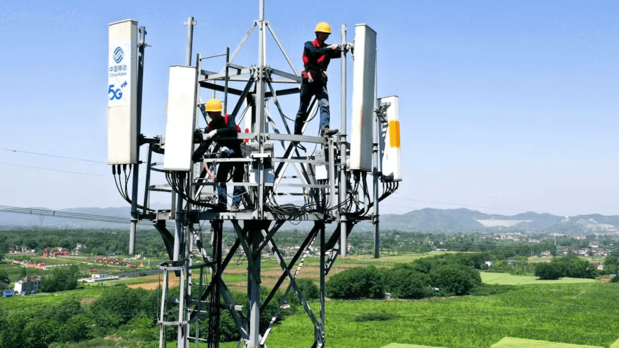 Illustration — Les États-Unis déploient une infrastructure massive de télécoms au Nigeria et en Afrique de l'Ouest, Washington répond à Huawei avec des antennes