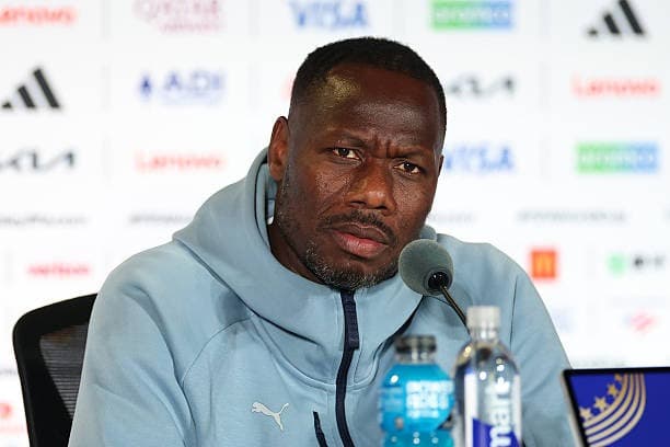 Illustration — Sénégal : la pétition pour limoger Pape Thiaw dépasse 90 000 signatures, Pape Gueye annonce une « pause en sélection » et la FSF visée par des révélations sur les dépenses à la Coupe du monde