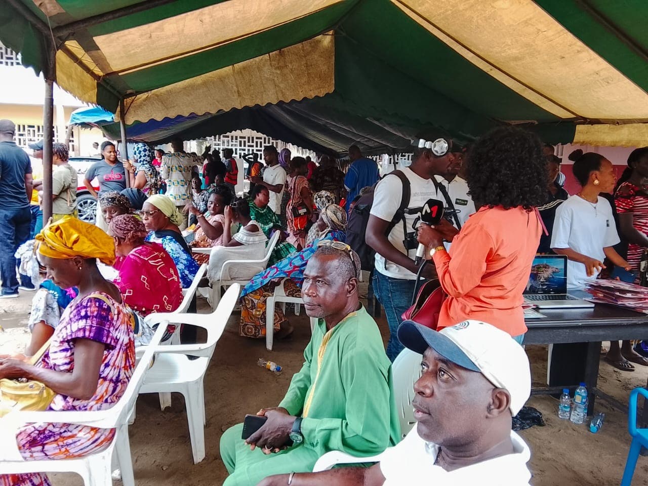 Illustration — Côte d'Ivoire : une fondation vient au secours de 300 élèves sinistrés après les déguerpissements à Koumassi et Port-Bouët