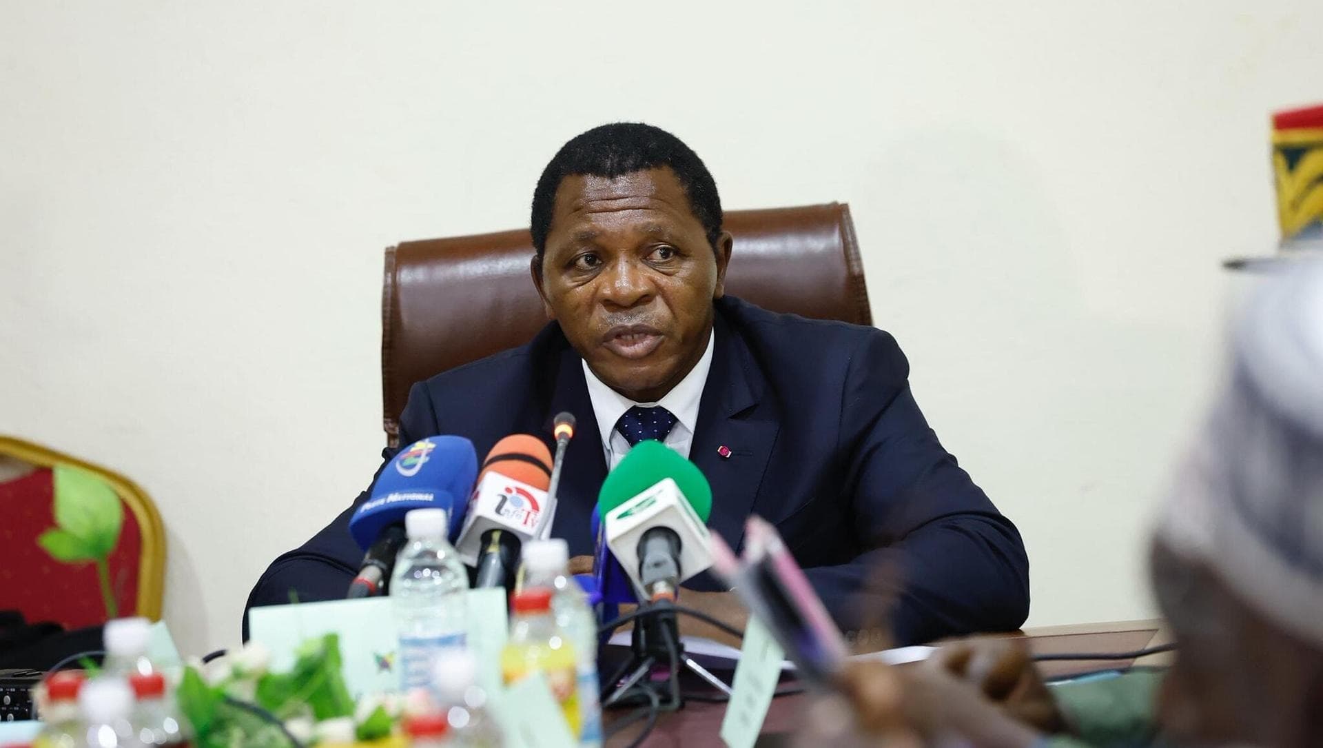 Illustration — Cameroun : le gouvernement annonce la fermeture de 1 400 églises de réveil après le meurtre d'une fillette de 11 ans à Nkolndongo, plus de 3 millions de fidèles concernés