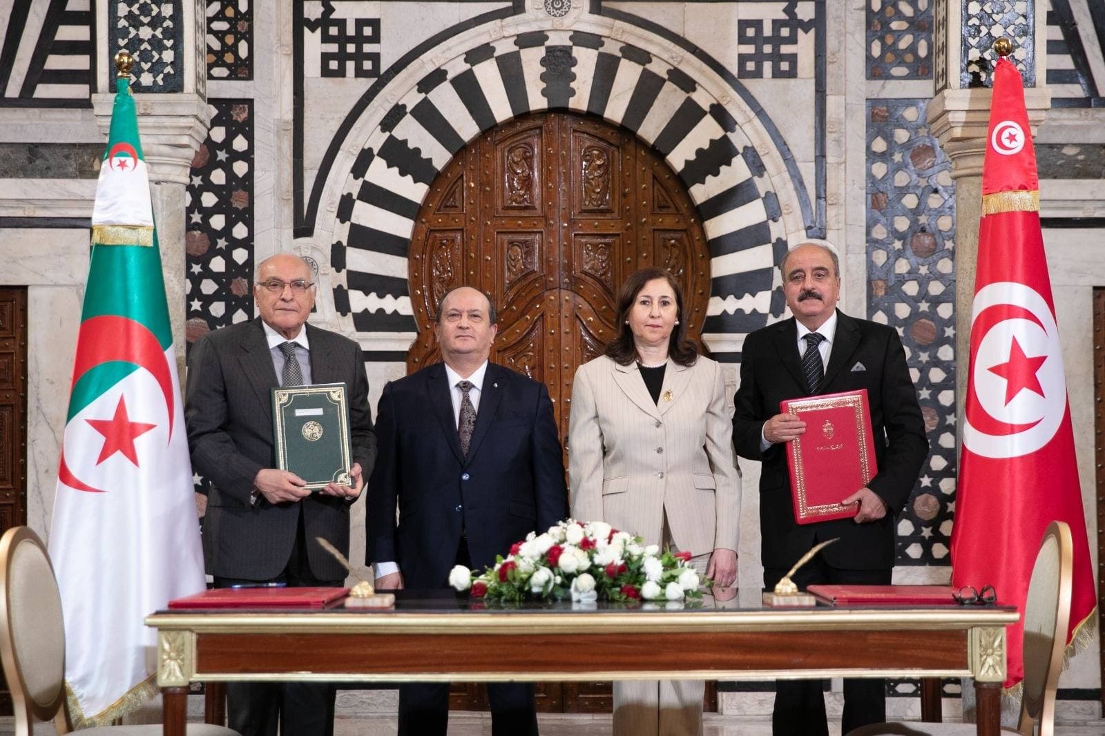 Illustration - Tunisie-Algérie : vingt-cinq accords signés, les deux pays visent un partenariat stratégique global