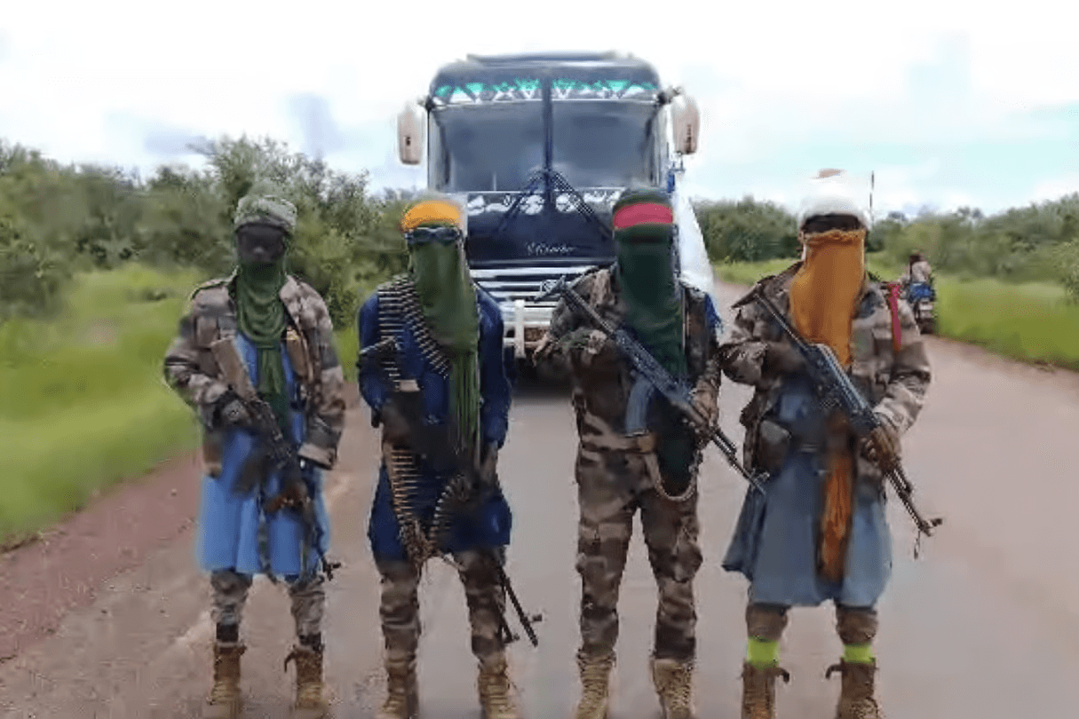 Illustration — Mali : le blocus du JNIM sur Bamako entre dans sa troisième semaine; 2,7 millions d'habitants, des routes coupées et des camions qui brûlent