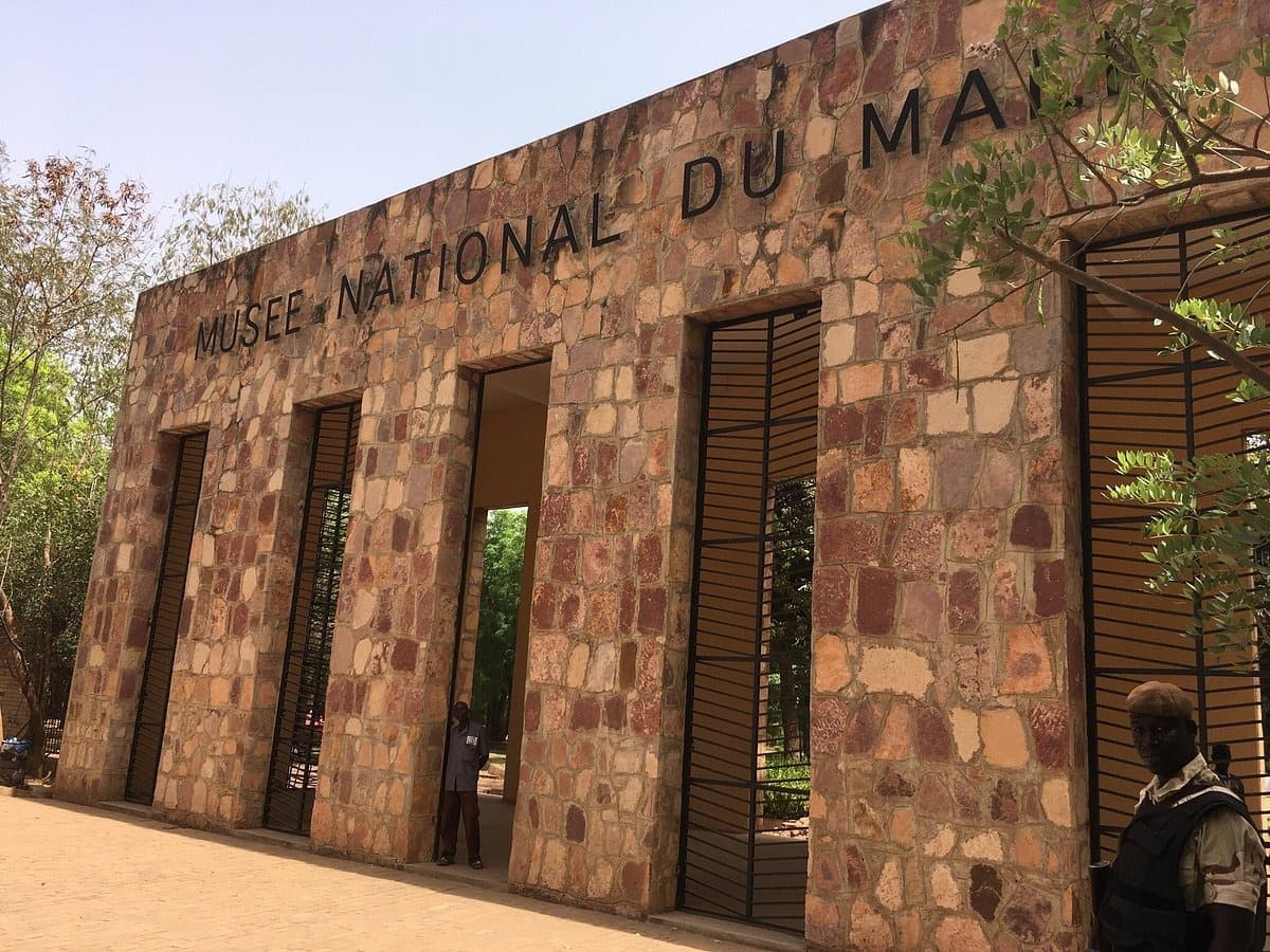 Illustration — Mali : le Musée national rouvre avec « TƐGƜNƆ » (L'Empreinte), Abdou Ouloguem réécrit l'histoire malienne et Mamou Daffé parie sur la renaissance culturelle