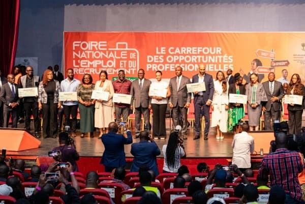 Illustration — Côte d'Ivoire : le PJ-Gouv 2026-2030 déployé dans 25 régions, 1,5 million de jeunes visés, 86 178 offres à la Foire de l'emploi