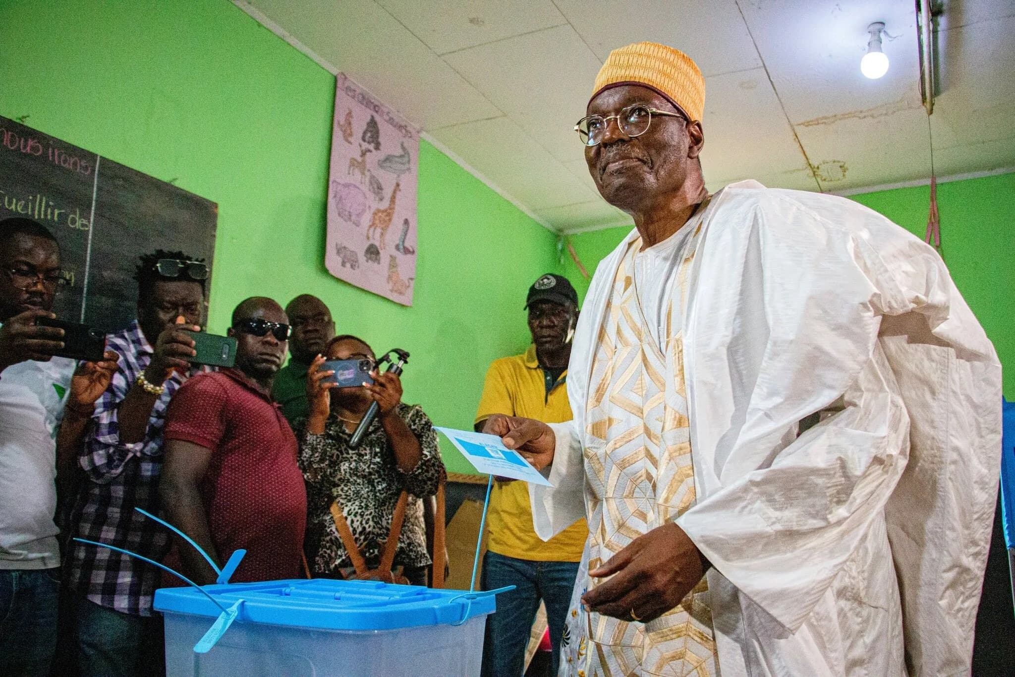 Illustration — Cameroun : Tchiroma porte plainte en France contre Biya, compétence universelle après la présidentielle d'octobre