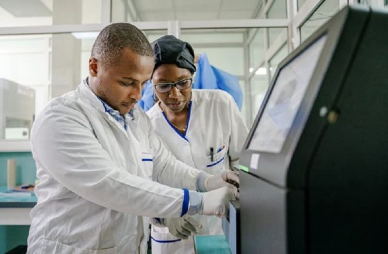 Illustration — Sénégal : l'Institut Pasteur de Dakar séquence les premiers génomes humains complets du pays et lance une plateforme de détection précoce du cancer